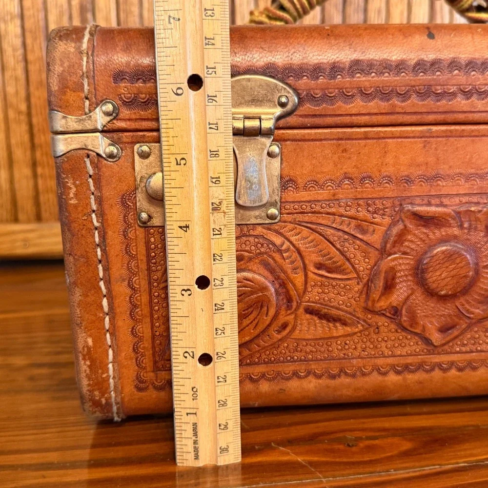 Flores Hand Tooled Leather Train Case Women Med Tan Good Vintage Floral Mexico